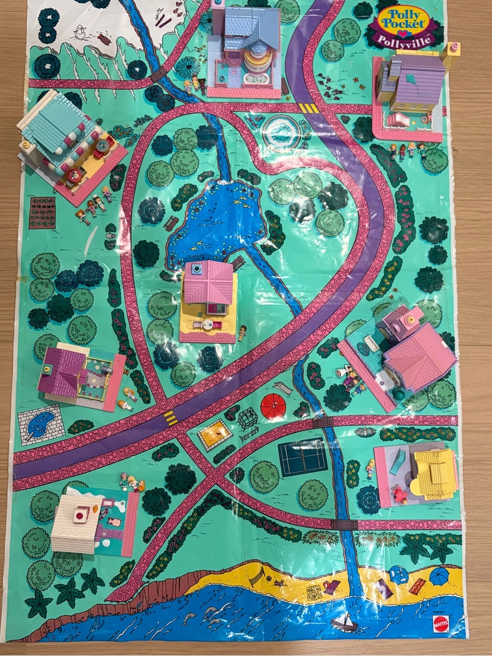 1993 Pollyville Superset w 8 houses 22 figures and mat LIGHTS WORK Polly Pocket